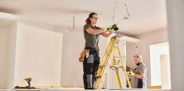 Best Affordable Emergency Electrician  in Hohenwald, TN